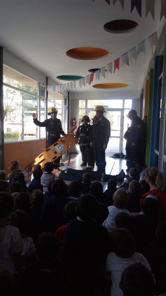 Visita de los Bomberos al Jardin